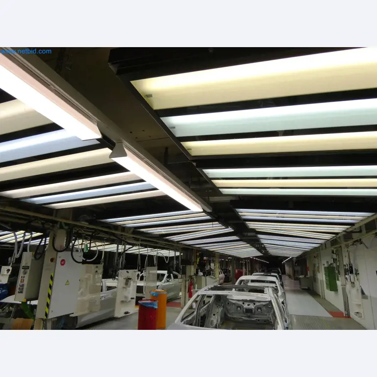 Roboty, svařovací zařízení a montážní příslušenství z automobilového průmyslu-4