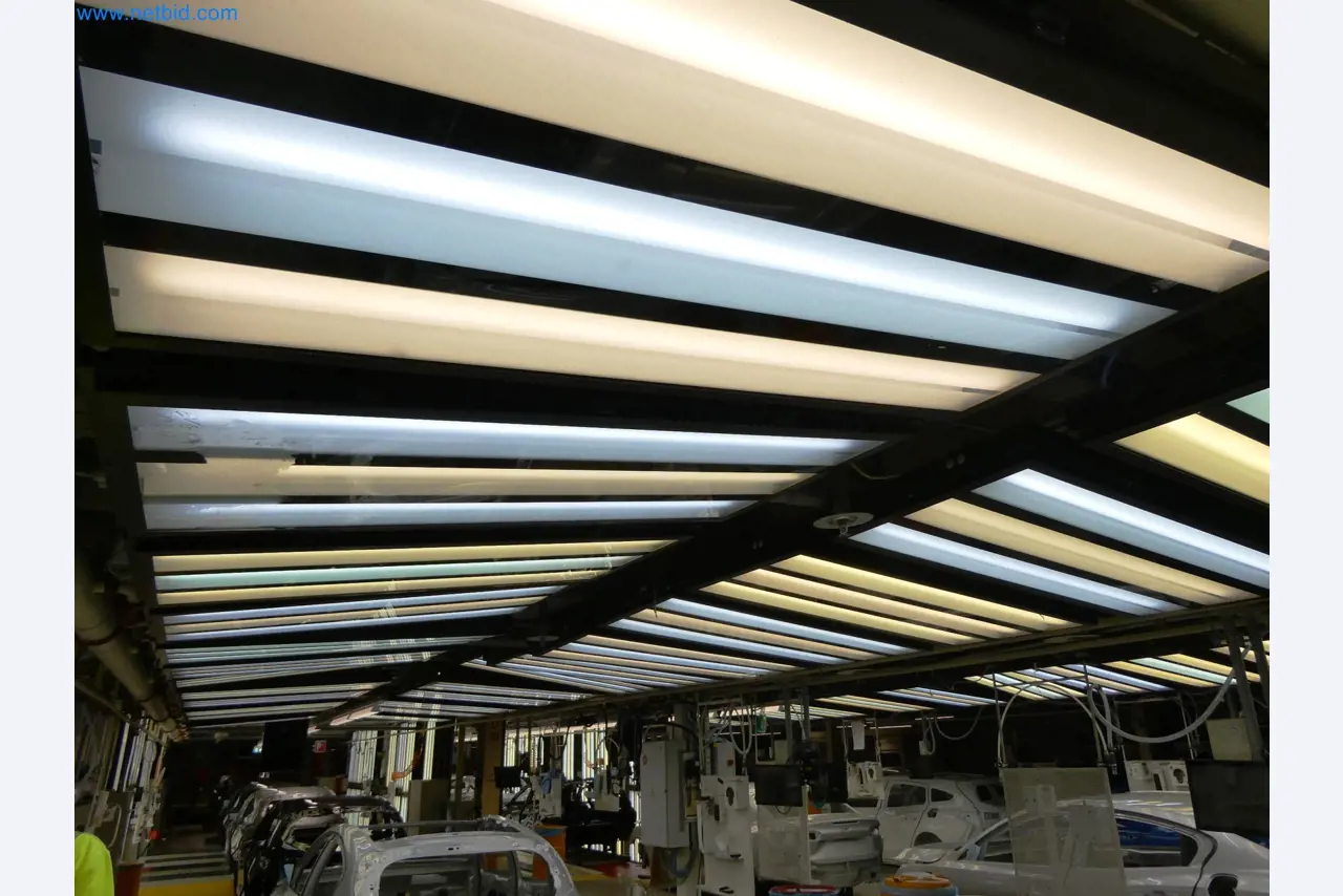 Roboty, svařovací zařízení a montážní příslušenství z automobilového průmyslu-5