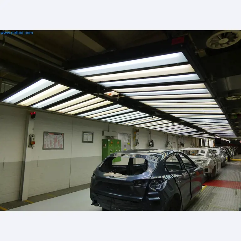 Roboty, svařovací zařízení a montážní příslušenství z automobilového průmyslu-6