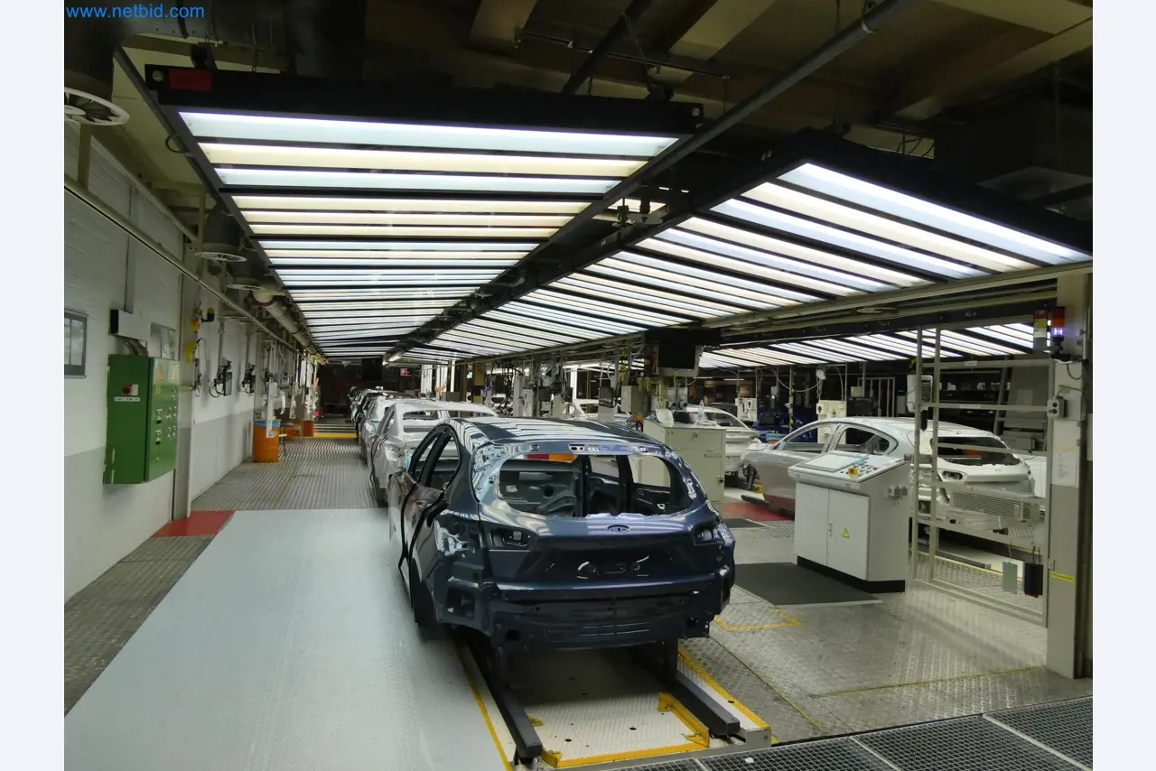 Roboty, svařovací zařízení a montážní příslušenství z automobilového průmyslu-7