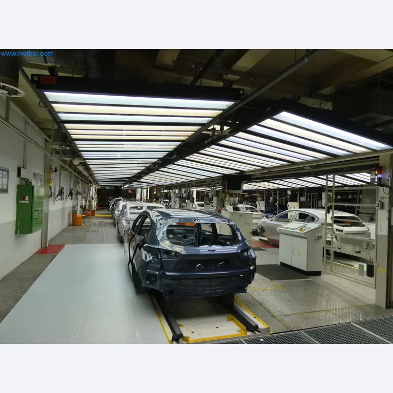 Roboty, svařovací zařízení a montážní příslušenství z automobilového průmyslu-7