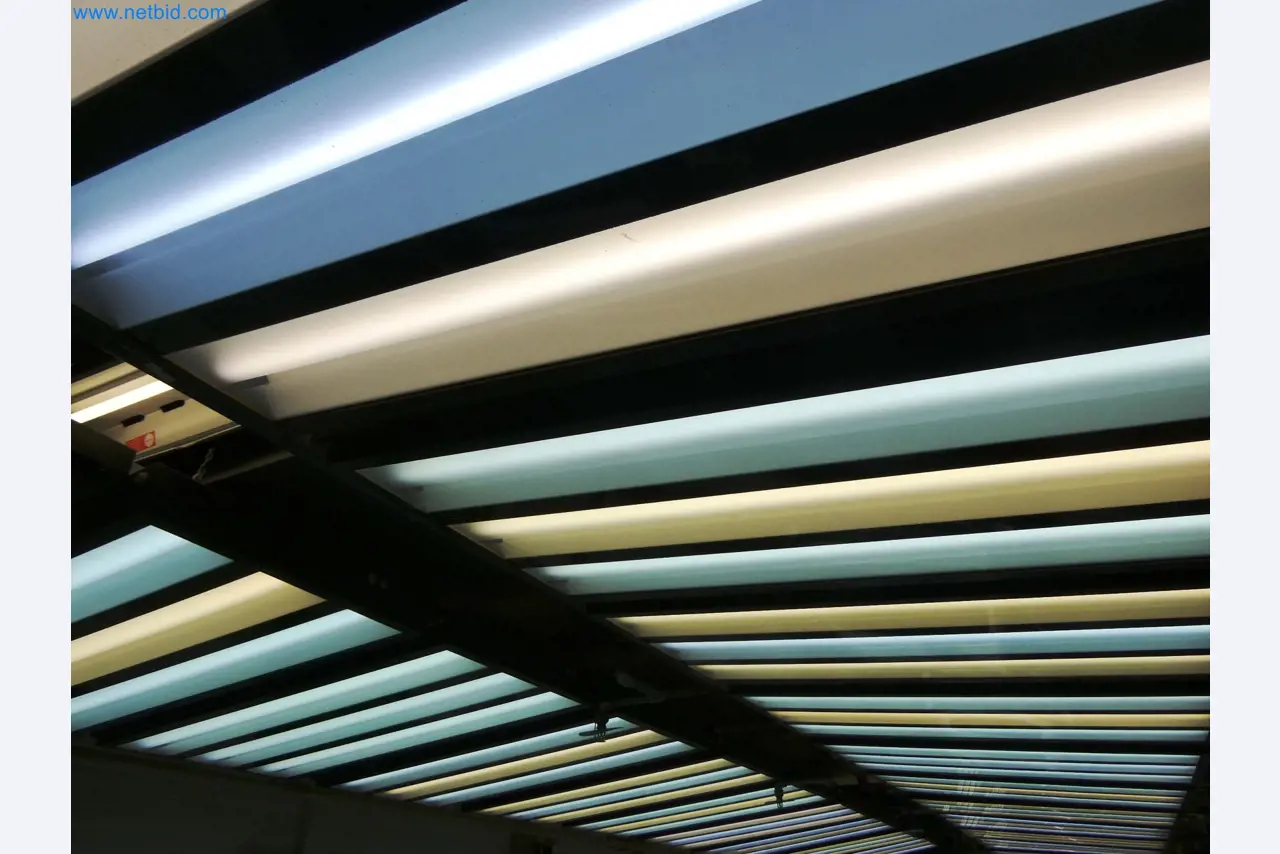 Roboty, svařovací zařízení a montážní příslušenství z automobilového průmyslu-9