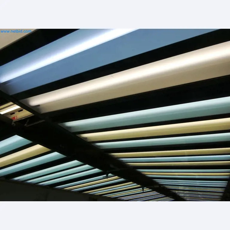 Roboty, svařovací zařízení a montážní příslušenství z automobilového průmyslu-9