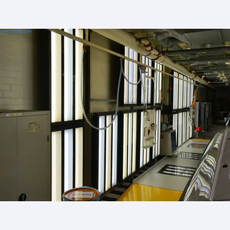 Roboty, sprzęt spawalniczy i akcesoria montażowe z branży motoryzacyjnej-2