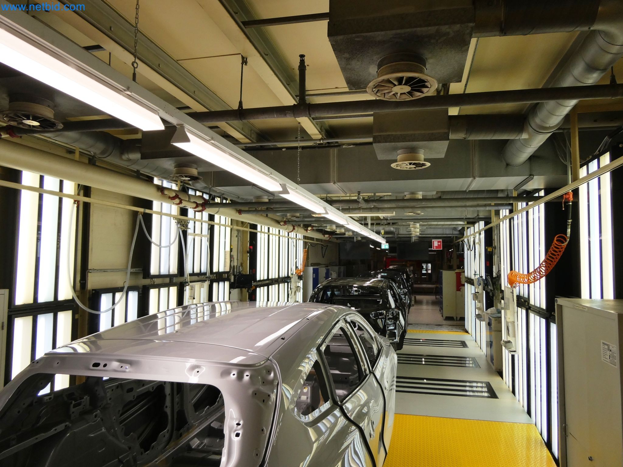 Roboti, varilna oprema in pripomočki za montažo iz avtomobilske industrije-4