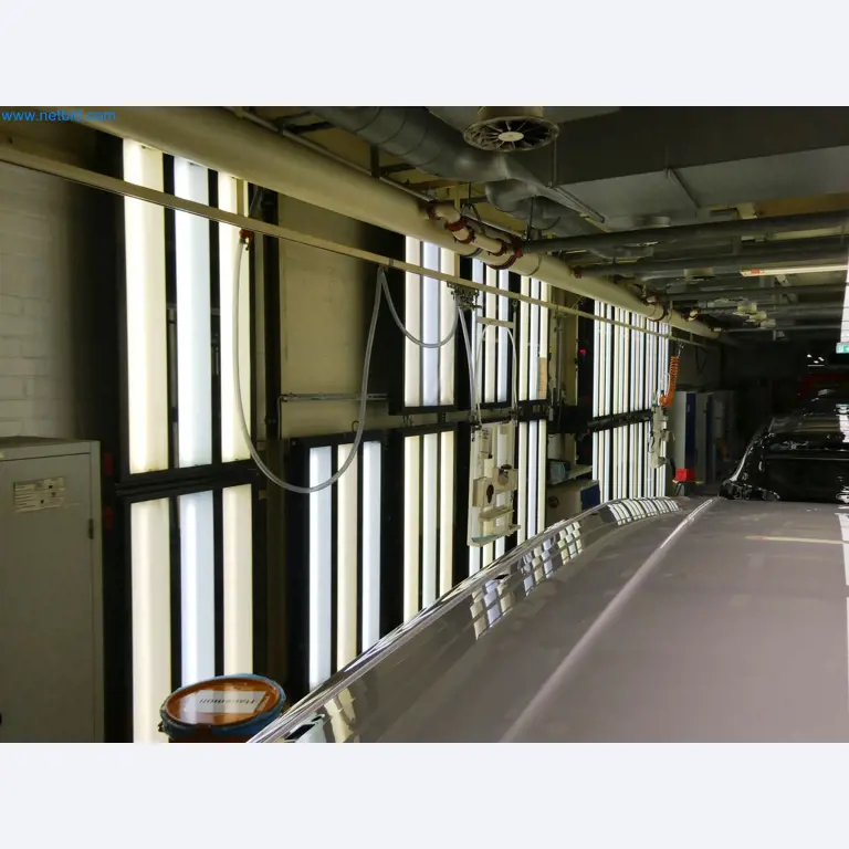 Roboty, sprzęt spawalniczy i akcesoria montażowe z branży motoryzacyjnej-7