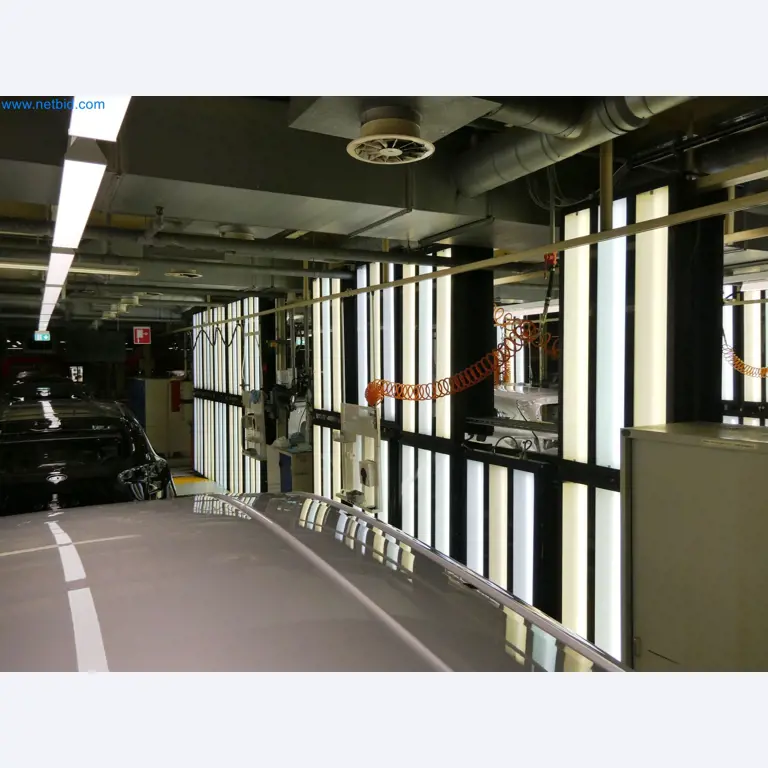 Roboty, sprzęt spawalniczy i akcesoria montażowe z branży motoryzacyjnej-8