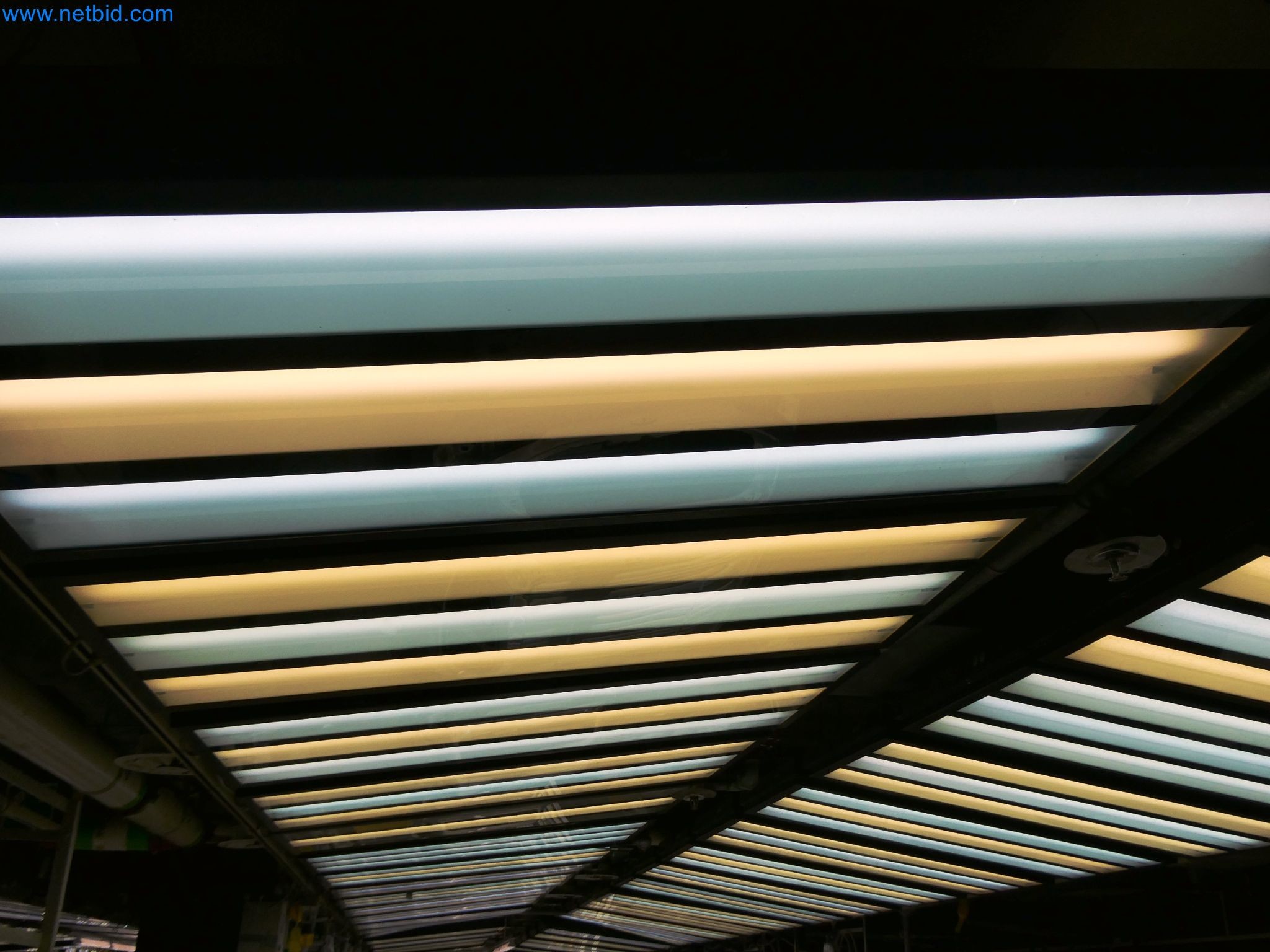 Roboti, varilna oprema in pripomočki za montažo iz avtomobilske industrije-2