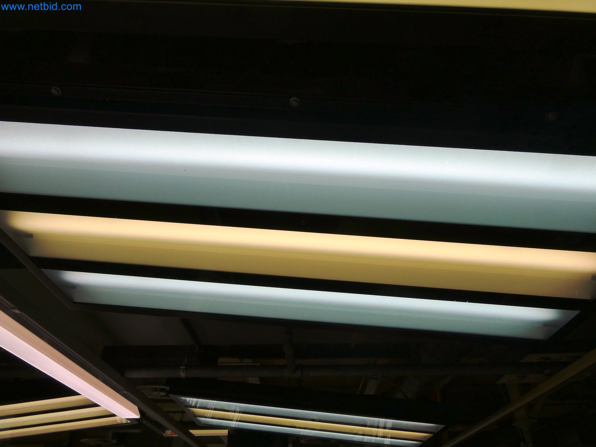 Roboti, varilna oprema in pripomočki za montažo iz avtomobilske industrije-3