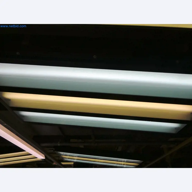 Roboti, varilna oprema in pripomočki za montažo iz avtomobilske industrije-3