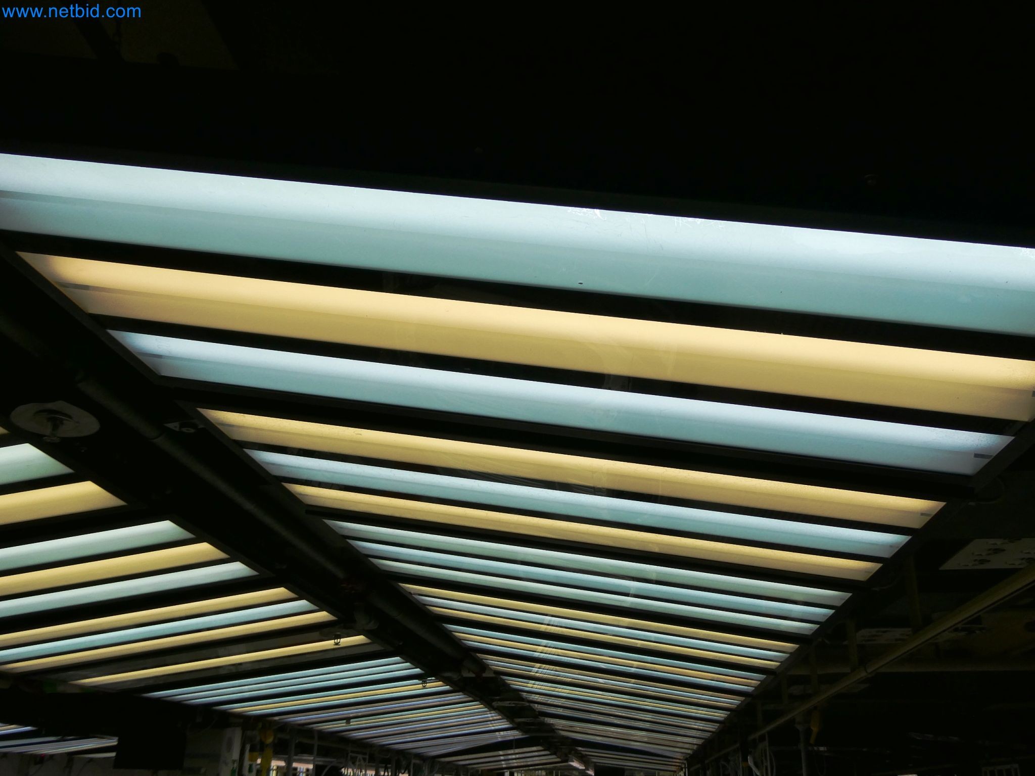 Roboti, varilna oprema in pripomočki za montažo iz avtomobilske industrije-5