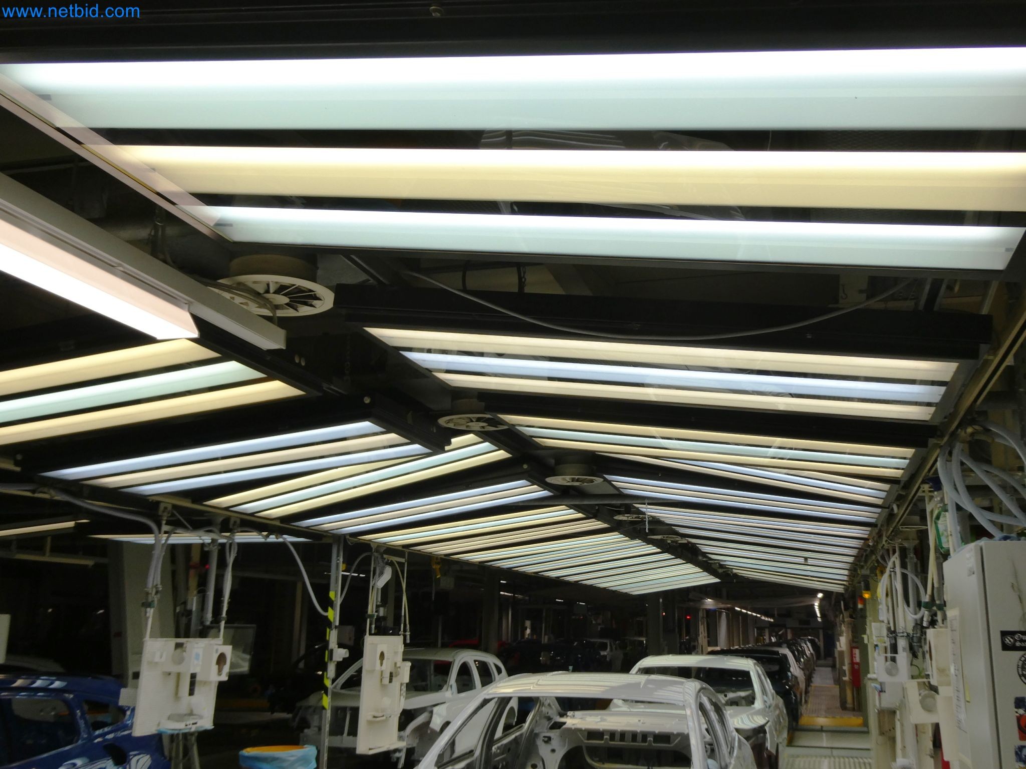 Roboti, varilna oprema in pripomočki za montažo iz avtomobilske industrije-6