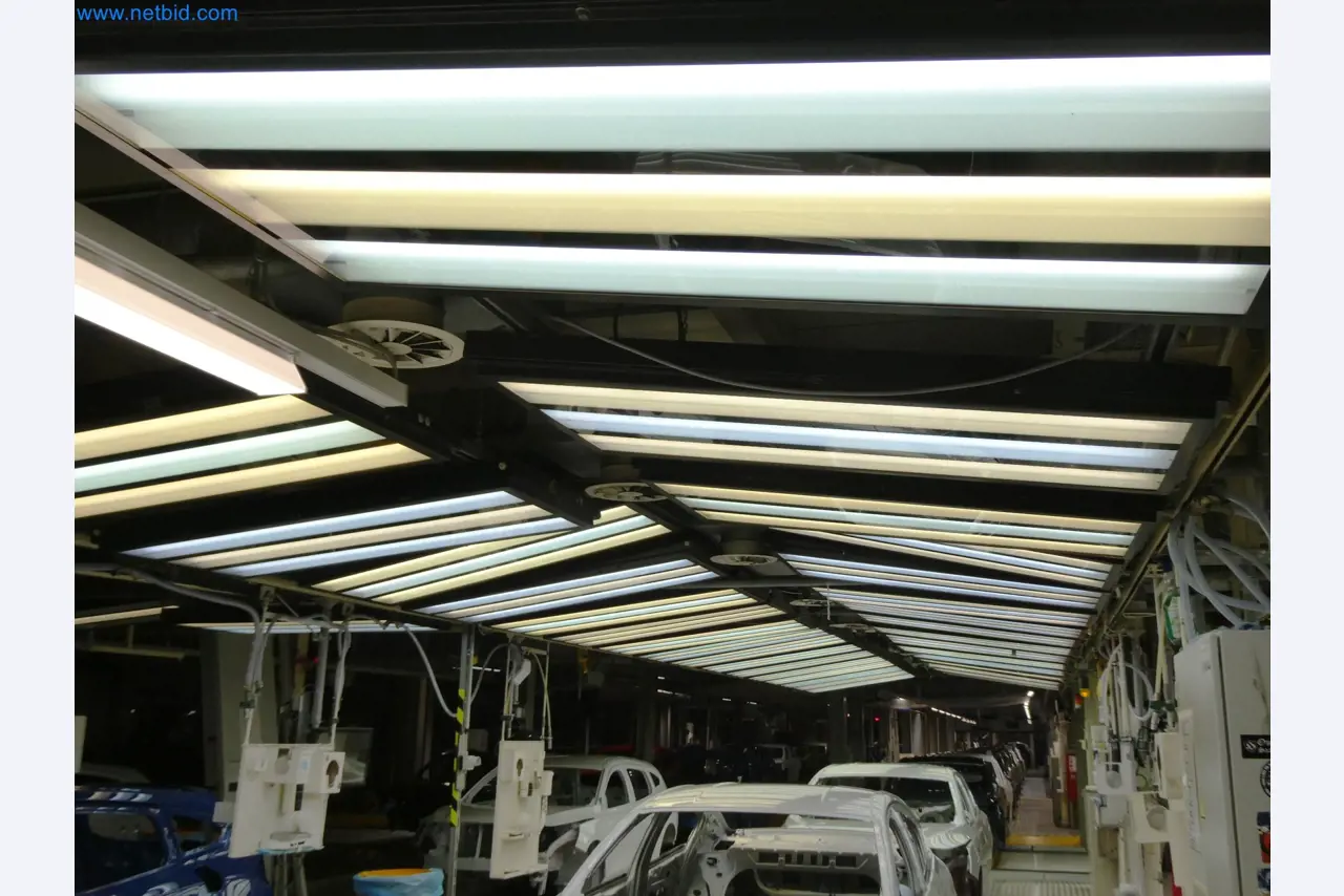 Roboti, varilna oprema in pripomočki za montažo iz avtomobilske industrije-6