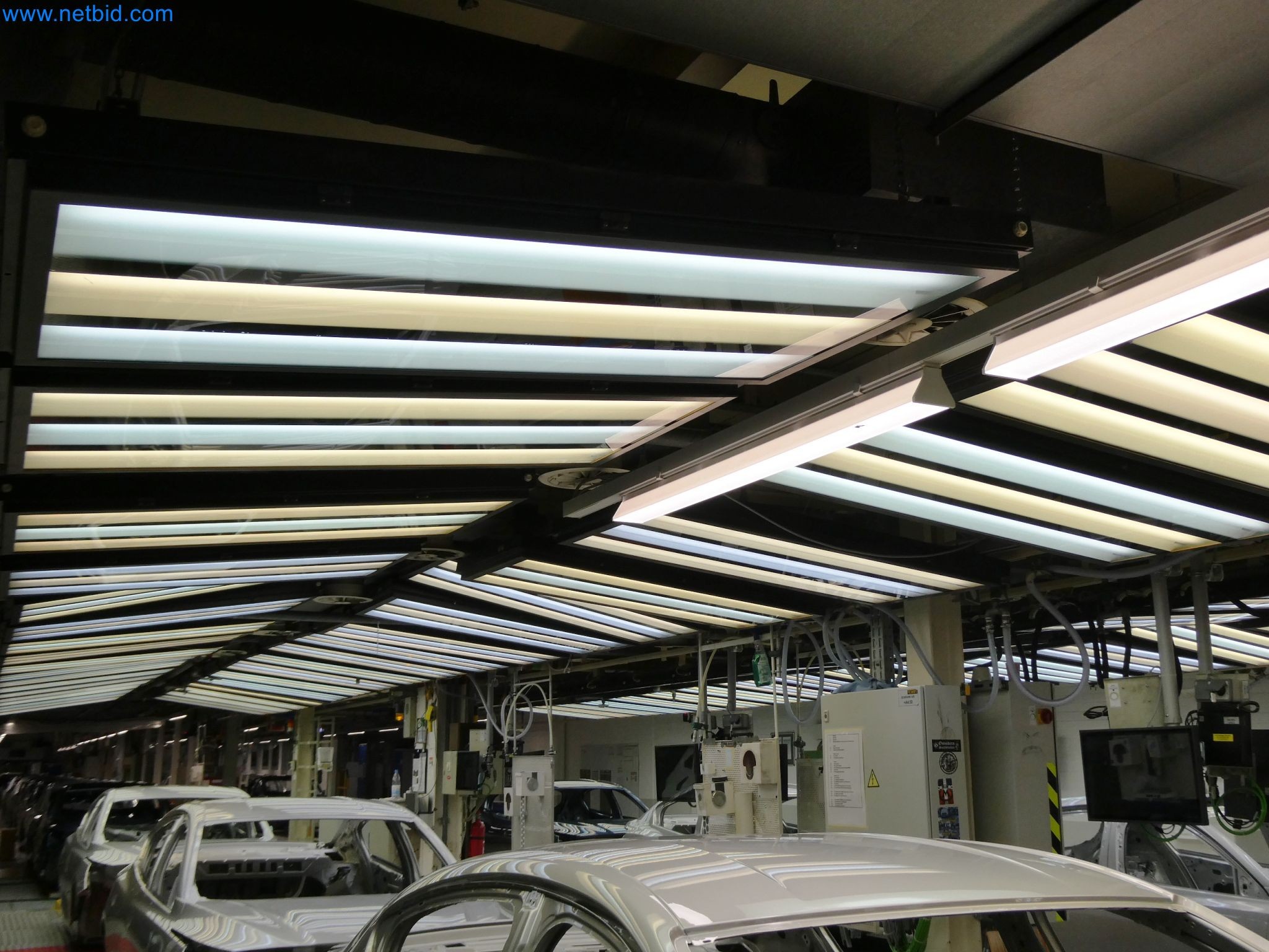 Roboti, varilna oprema in pripomočki za montažo iz avtomobilske industrije-7