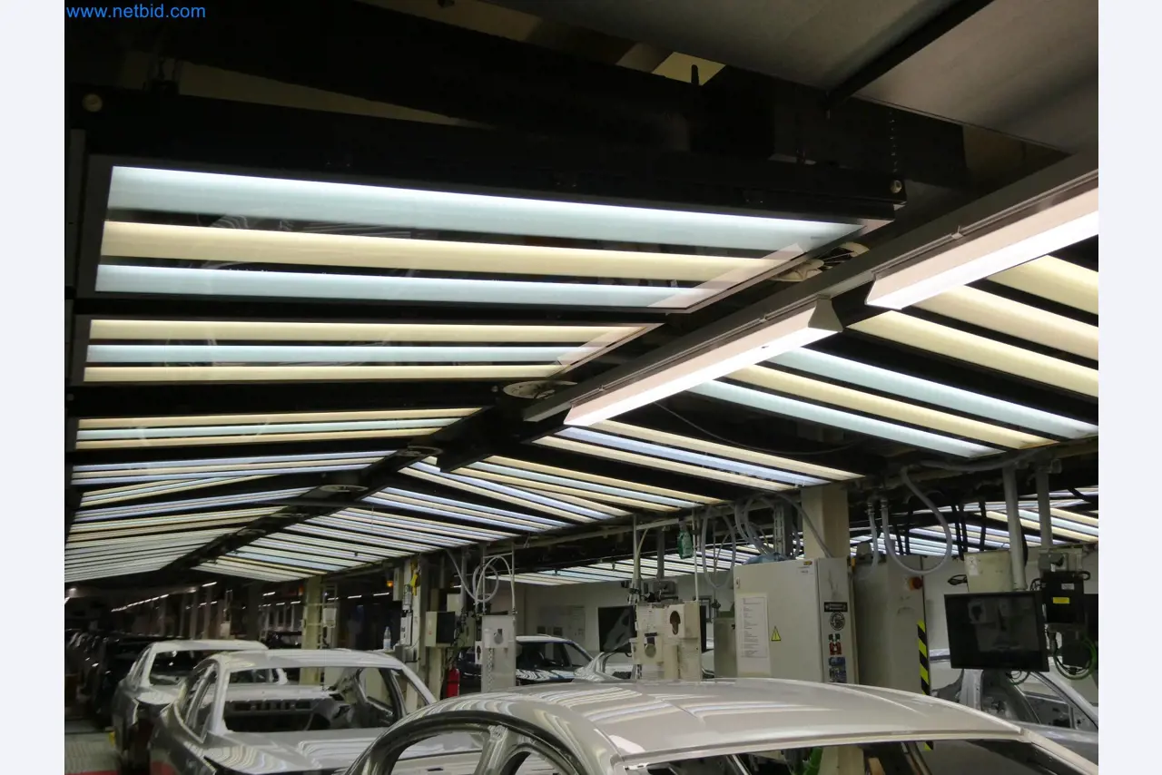 Roboti, varilna oprema in pripomočki za montažo iz avtomobilske industrije-7