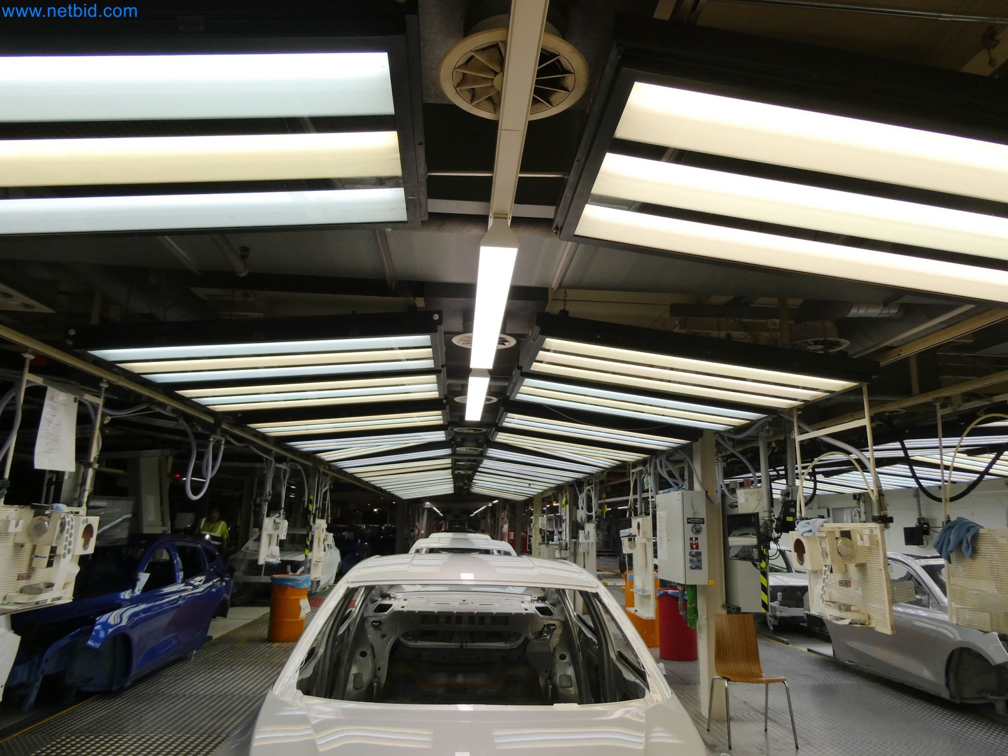 Roboti, varilna oprema in pripomočki za montažo iz avtomobilske industrije-8