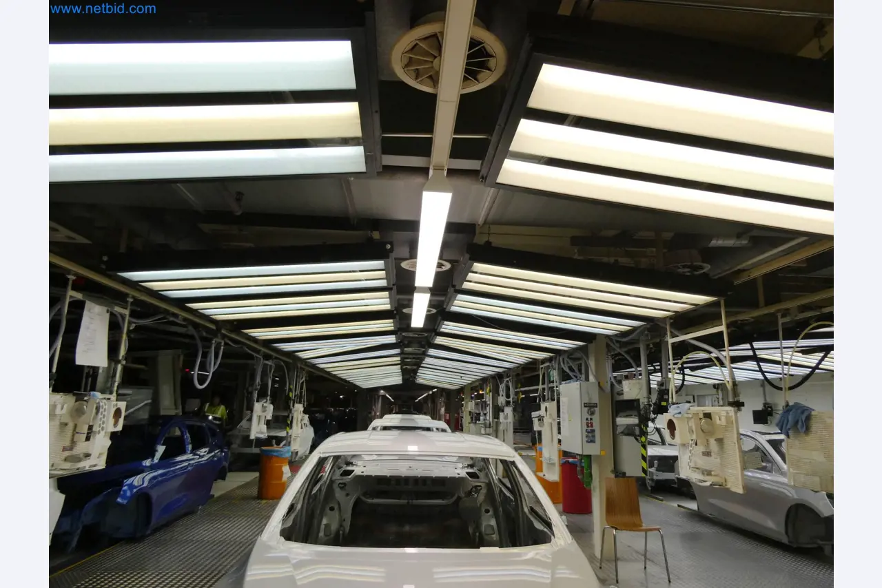 Roboti, varilna oprema in pripomočki za montažo iz avtomobilske industrije-8