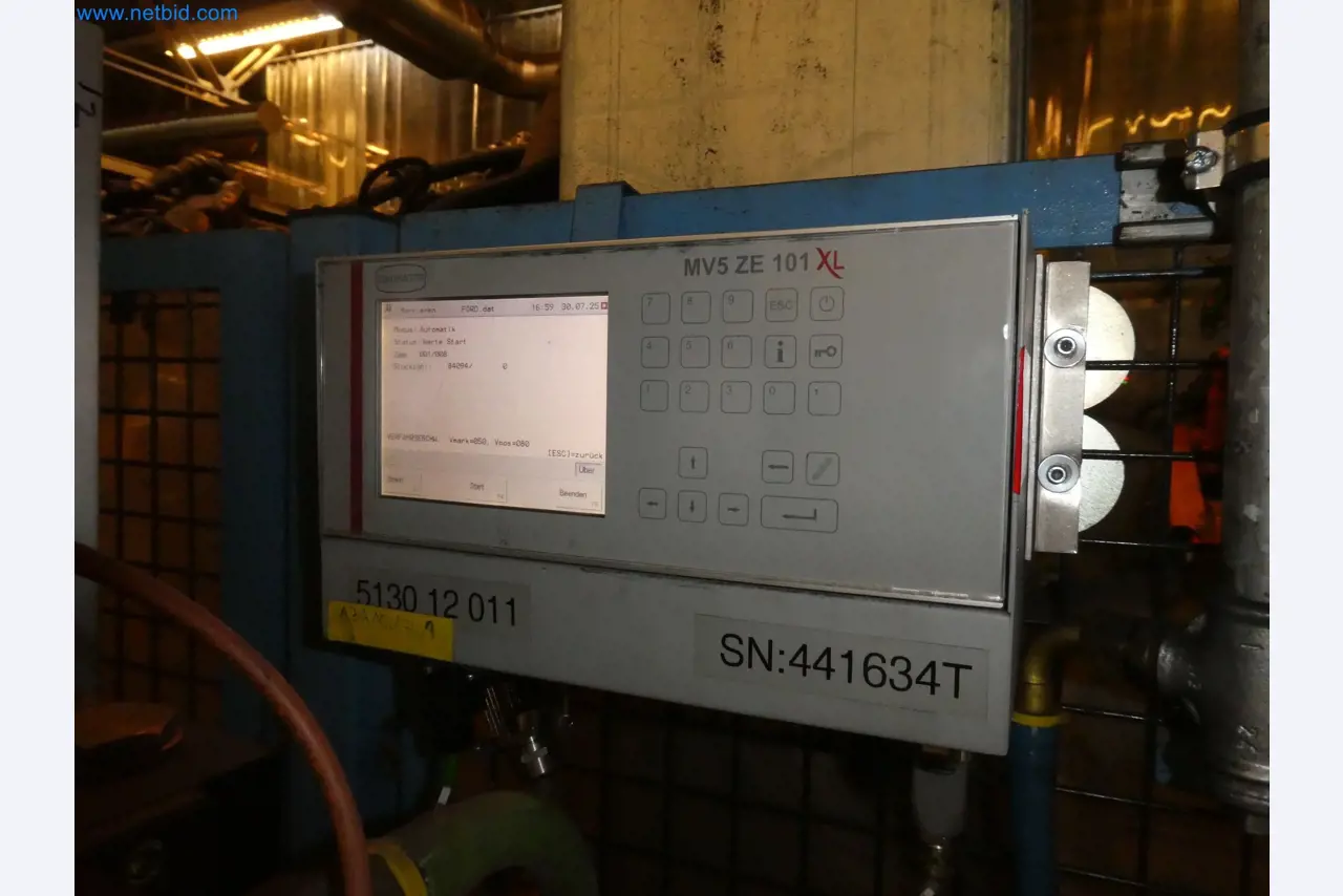 Robôs, equipamento de soldadura e acessórios de montagem da indústria automóvel-1