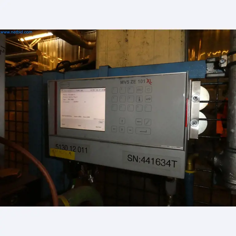 Robôs, equipamento de soldadura e acessórios de montagem da indústria automóvel-1