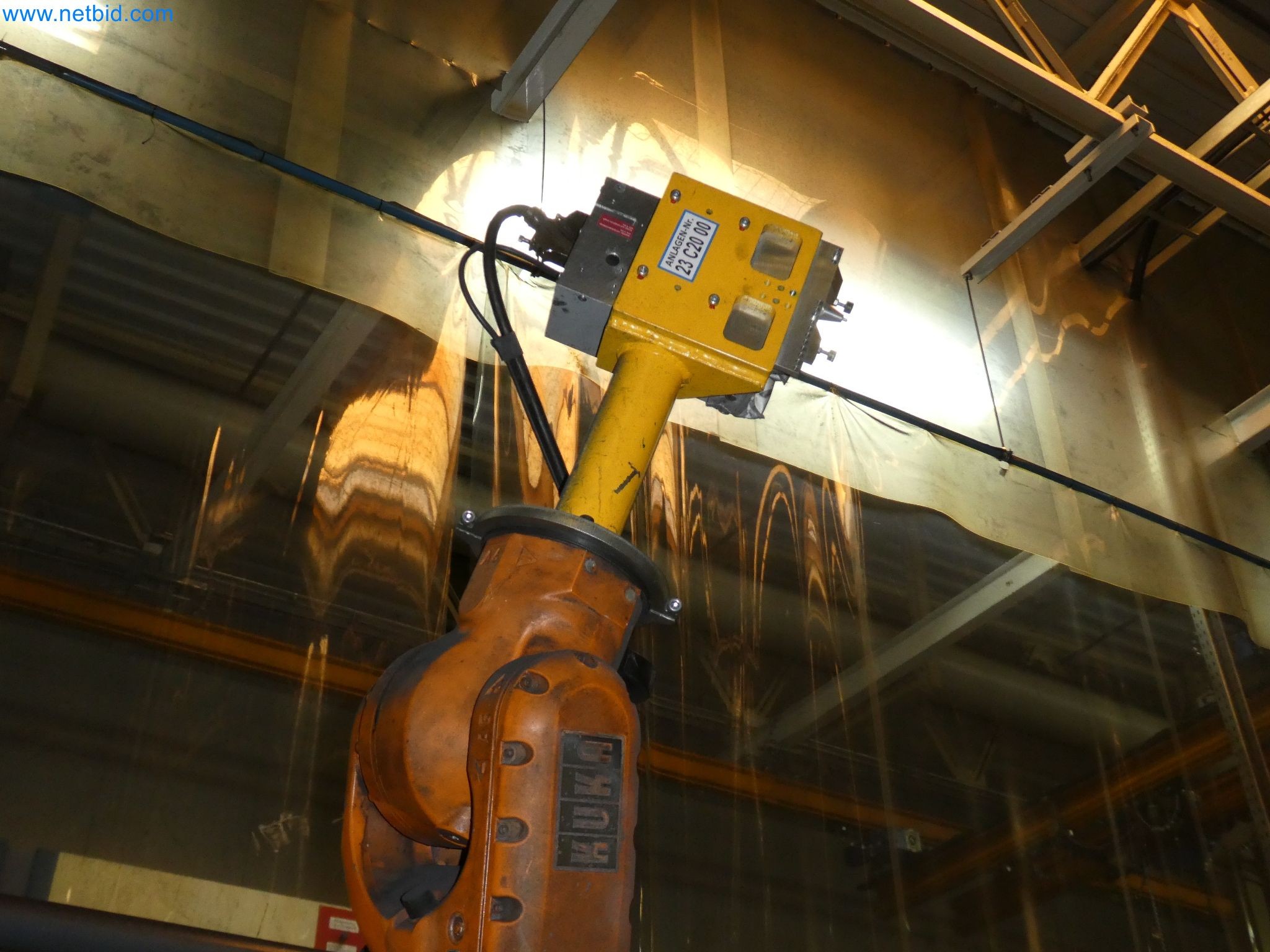 Robots, equipos de soldadura y accesorios de montaje de la industria del automóvil-2