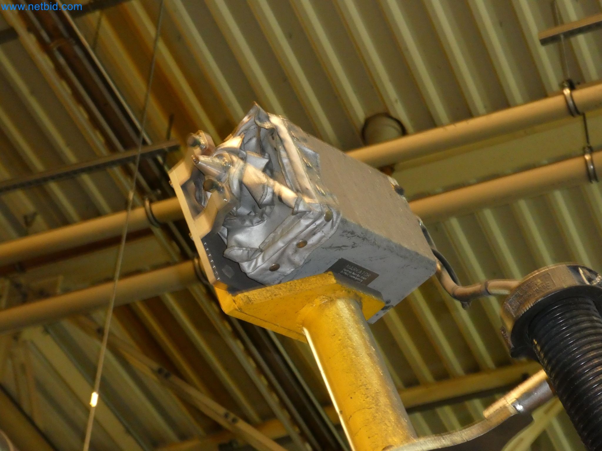 Robots, equipos de soldadura y accesorios de montaje de la industria del automóvil-3