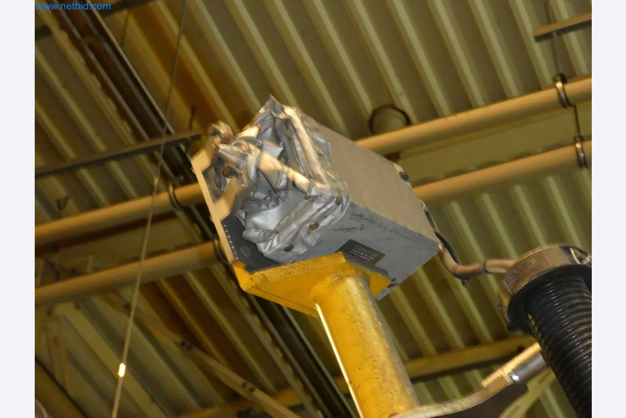 Robôs, equipamento de soldadura e acessórios de montagem da indústria automóvel-3