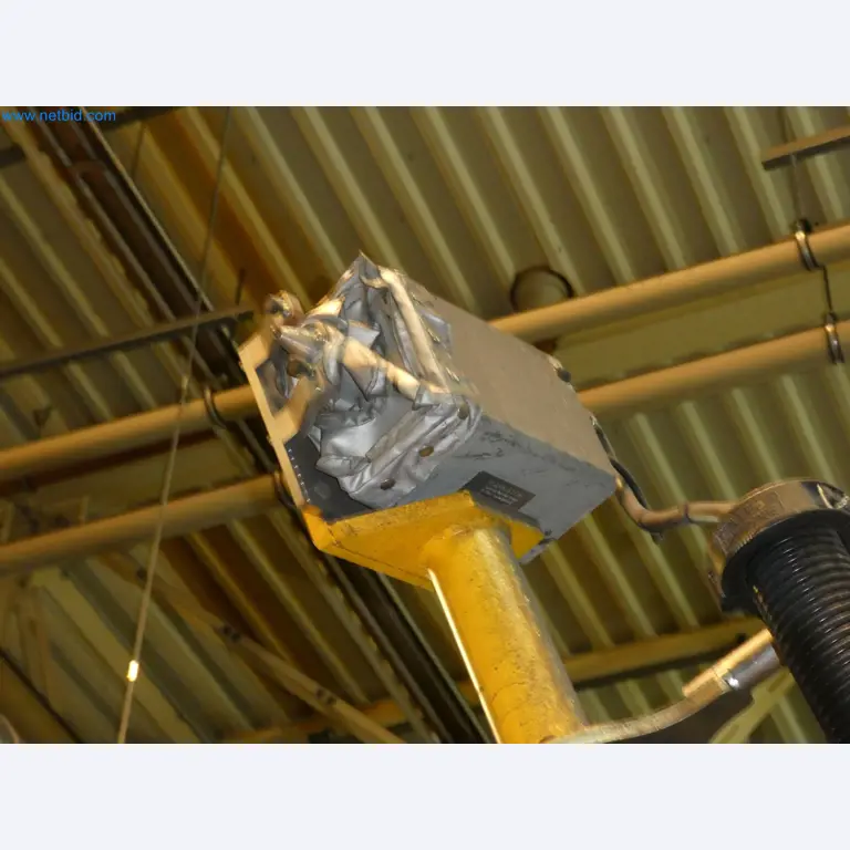 Robôs, equipamento de soldadura e acessórios de montagem da indústria automóvel-3