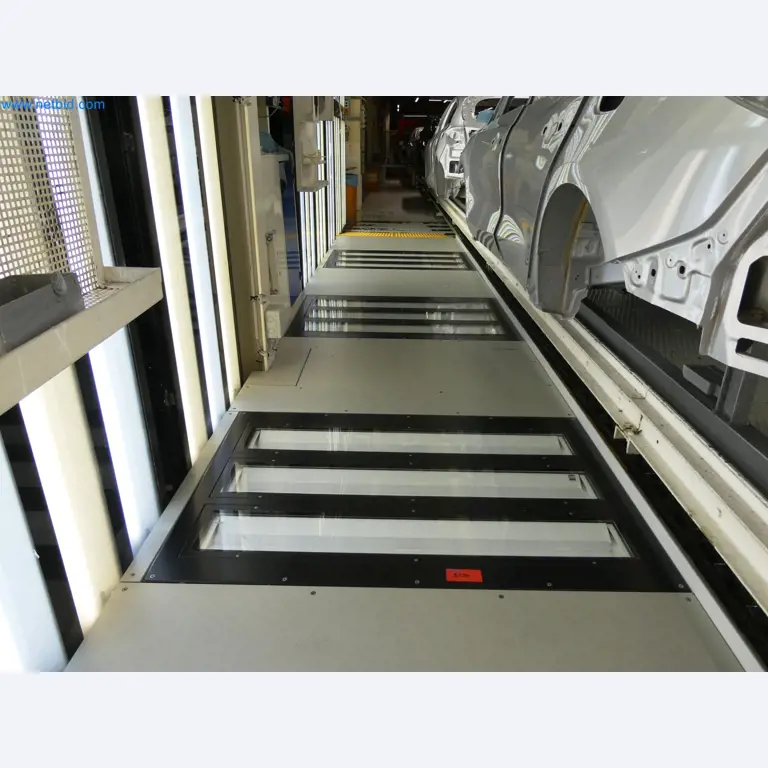 Roboty, sprzęt spawalniczy i akcesoria montażowe z branży motoryzacyjnej-10