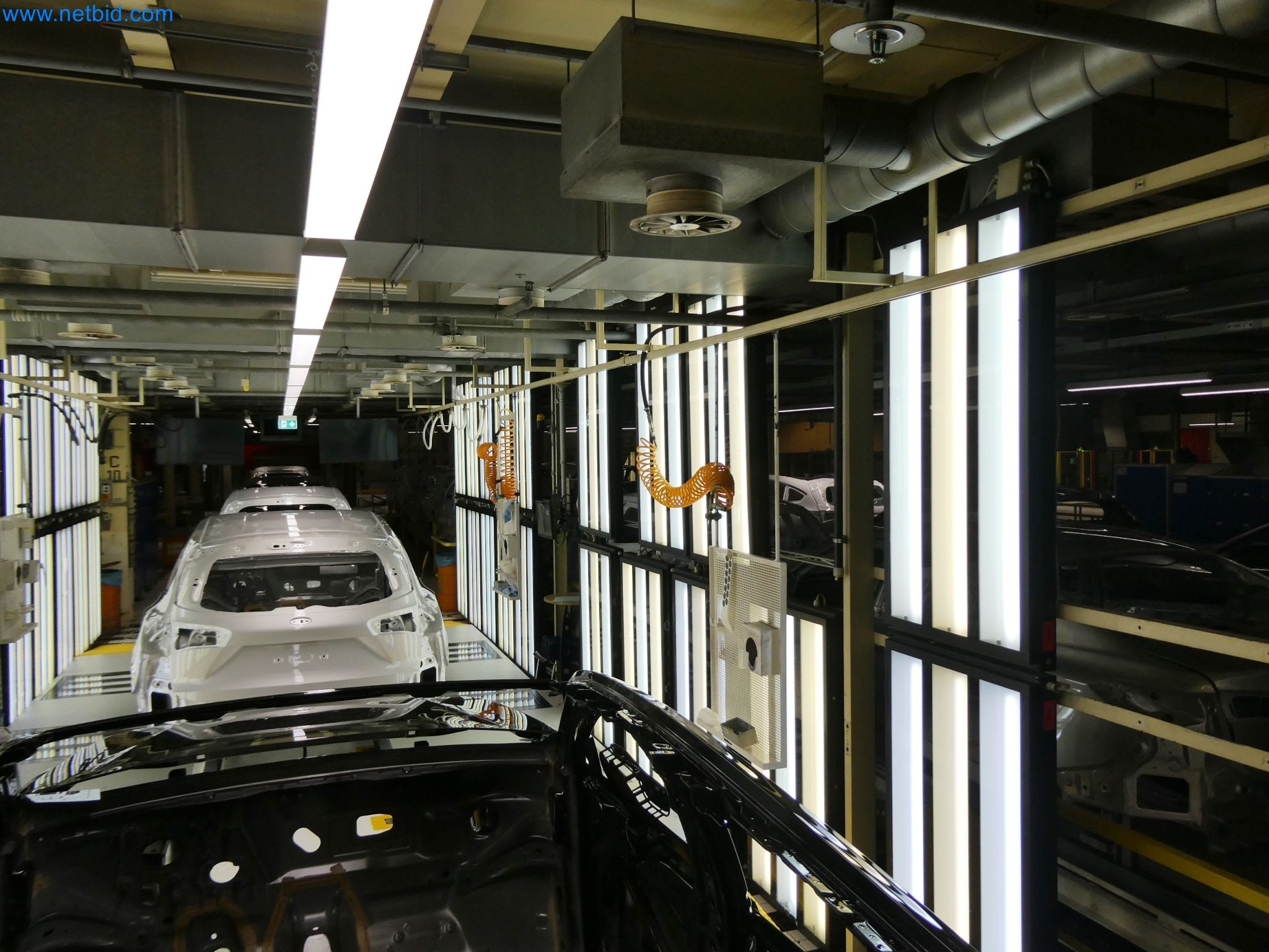 Roboti, varilna oprema in pripomočki za montažo iz avtomobilske industrije-5