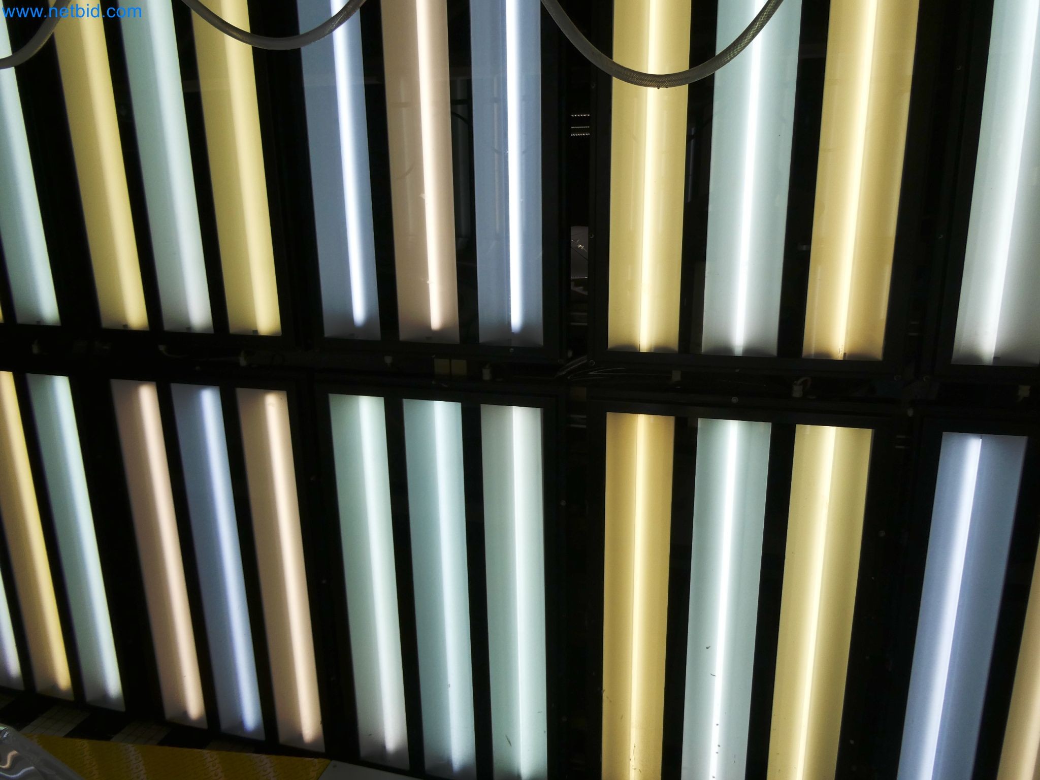 Roboti, varilna oprema in pripomočki za montažo iz avtomobilske industrije-6