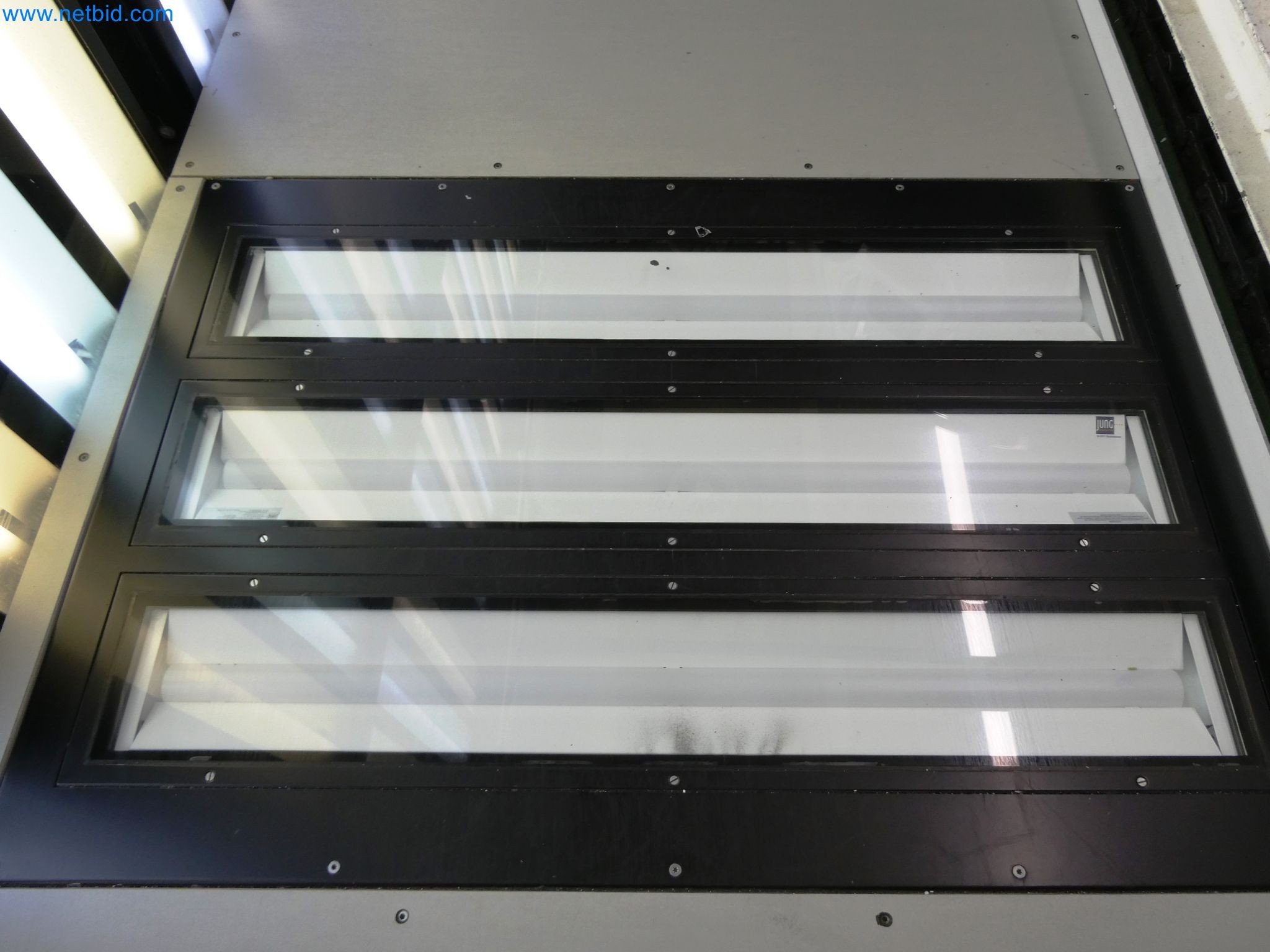 Roboti, varilna oprema in pripomočki za montažo iz avtomobilske industrije-7