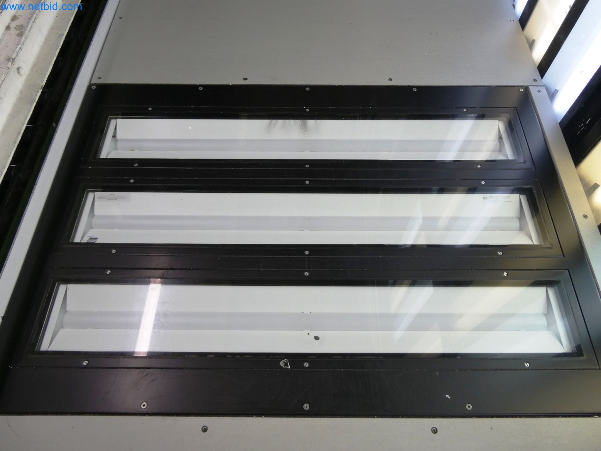 Roboti, varilna oprema in pripomočki za montažo iz avtomobilske industrije-8