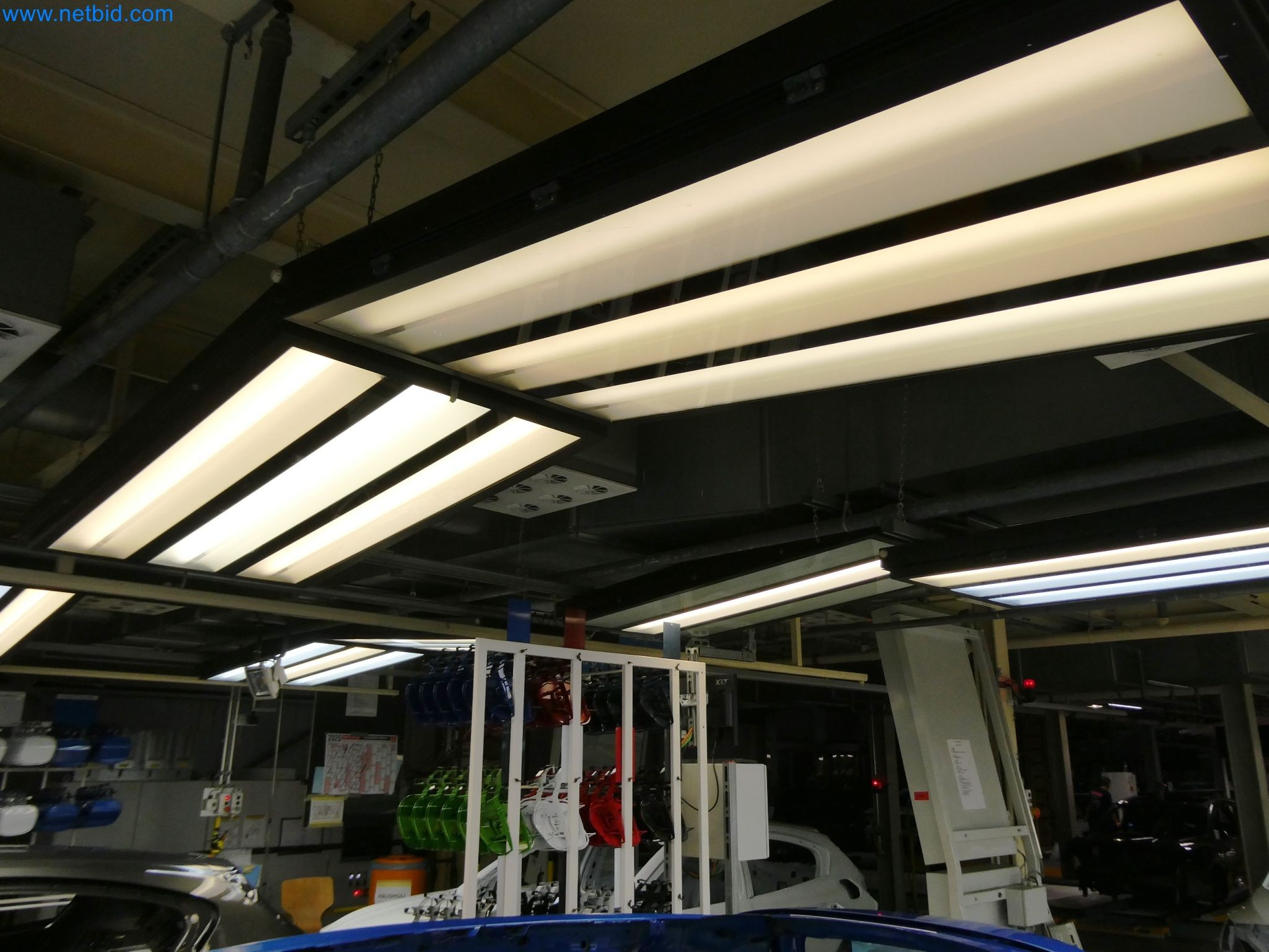 Roboti, varilna oprema in pripomočki za montažo iz avtomobilske industrije-11