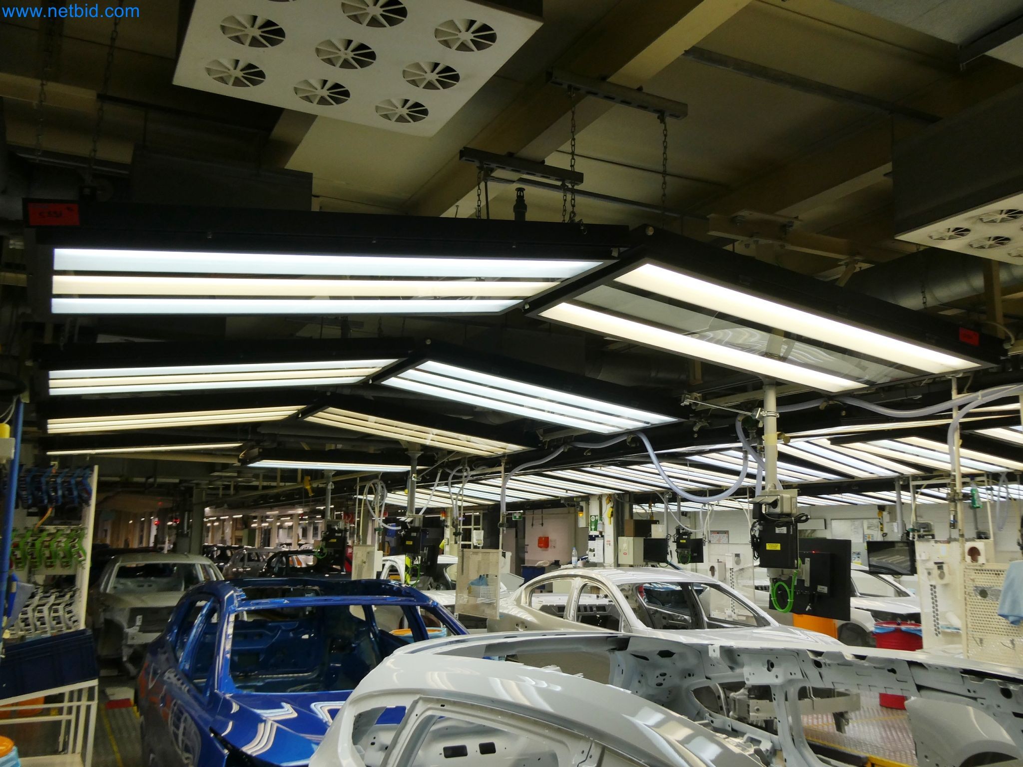 Roboti, varilna oprema in pripomočki za montažo iz avtomobilske industrije-12