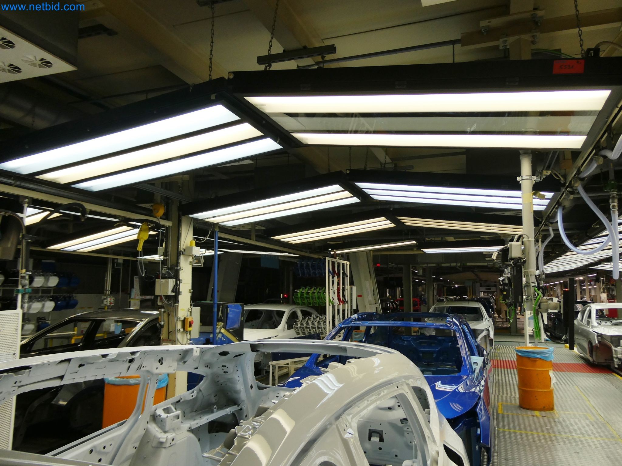 Roboti, varilna oprema in pripomočki za montažo iz avtomobilske industrije-13