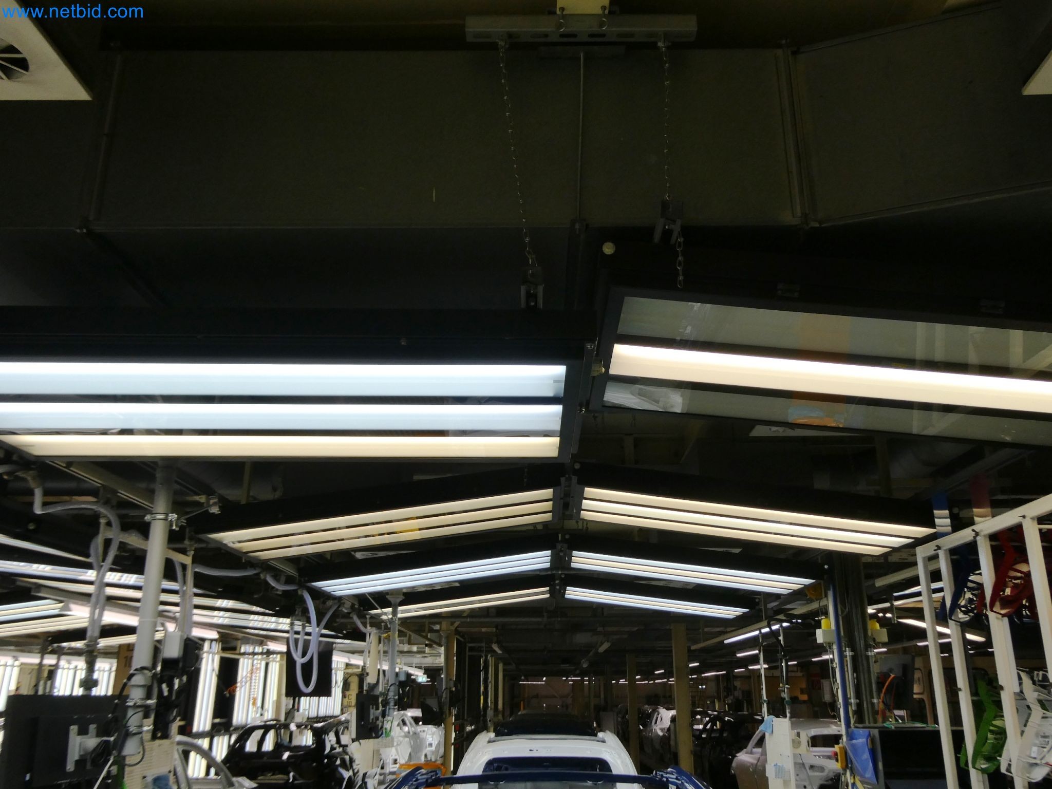 Roboti, varilna oprema in pripomočki za montažo iz avtomobilske industrije-2