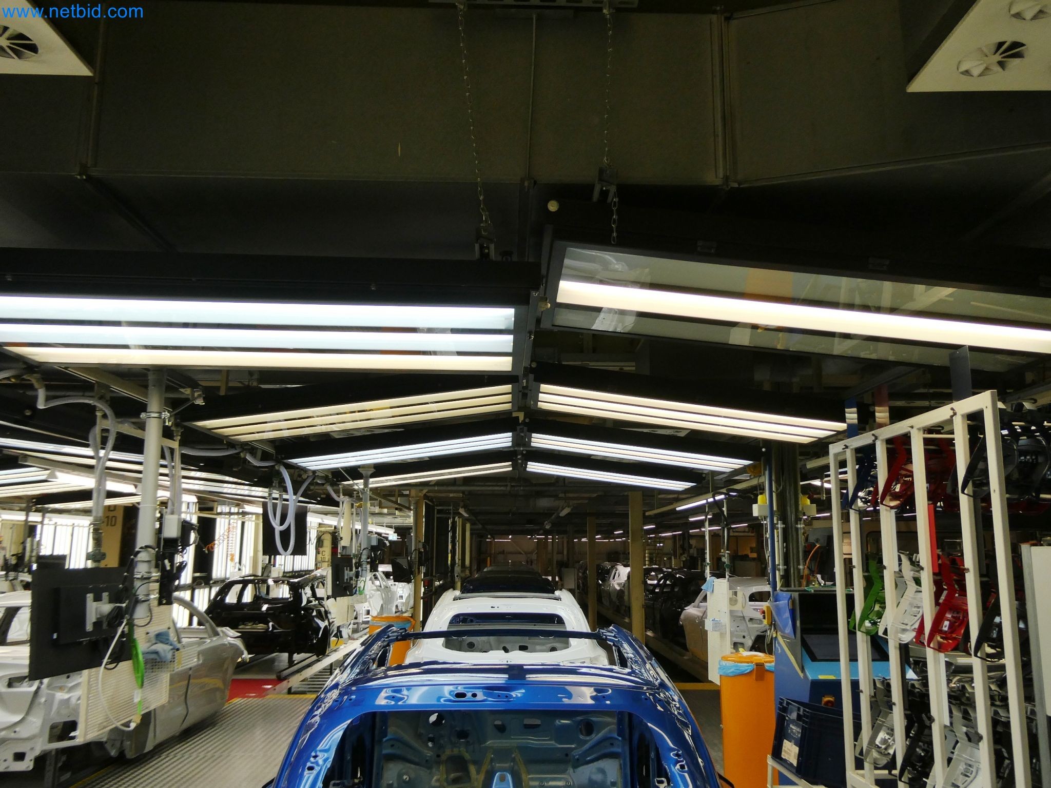 Roboti, varilna oprema in pripomočki za montažo iz avtomobilske industrije-3