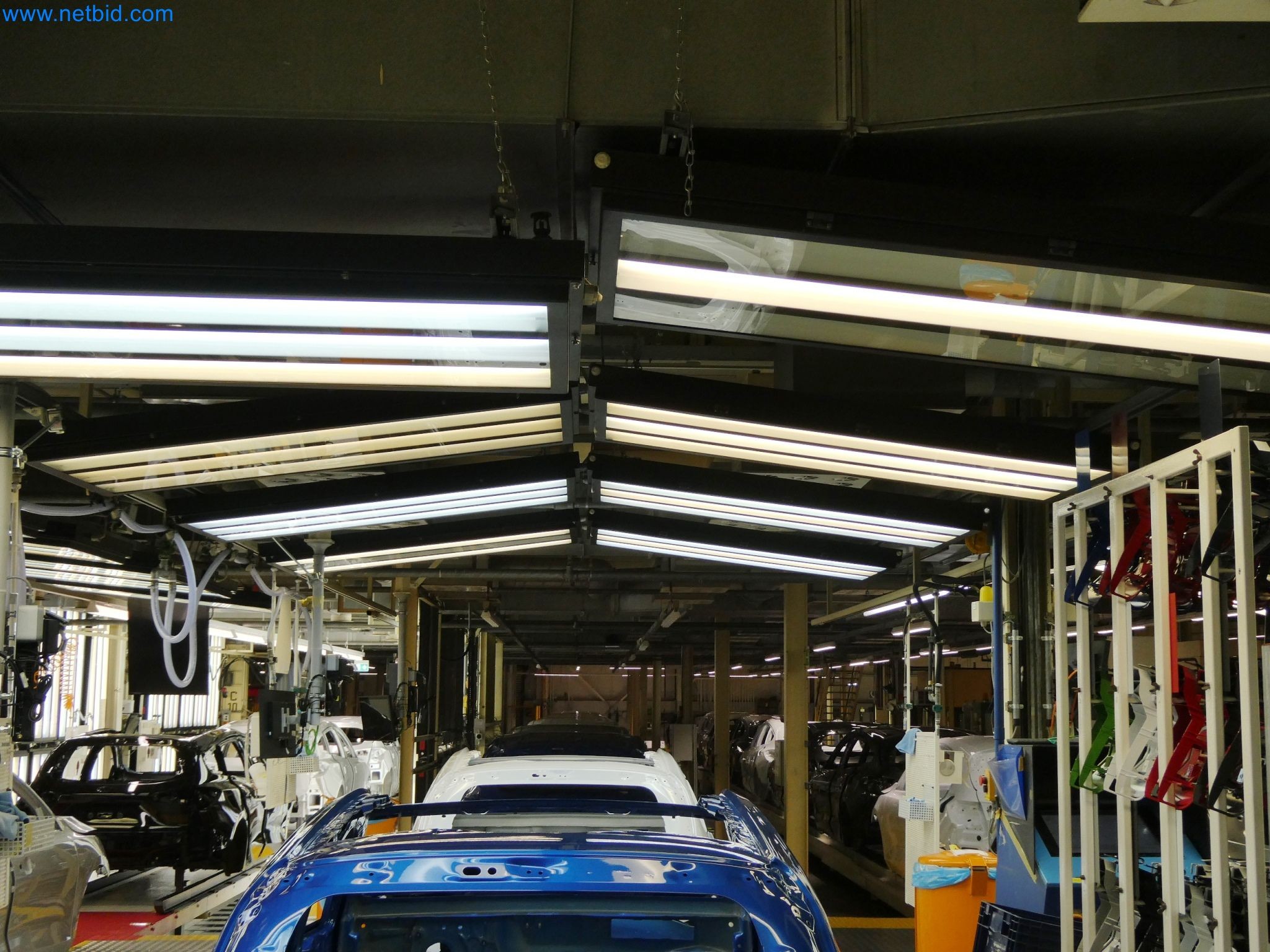 Roboti, varilna oprema in pripomočki za montažo iz avtomobilske industrije-5