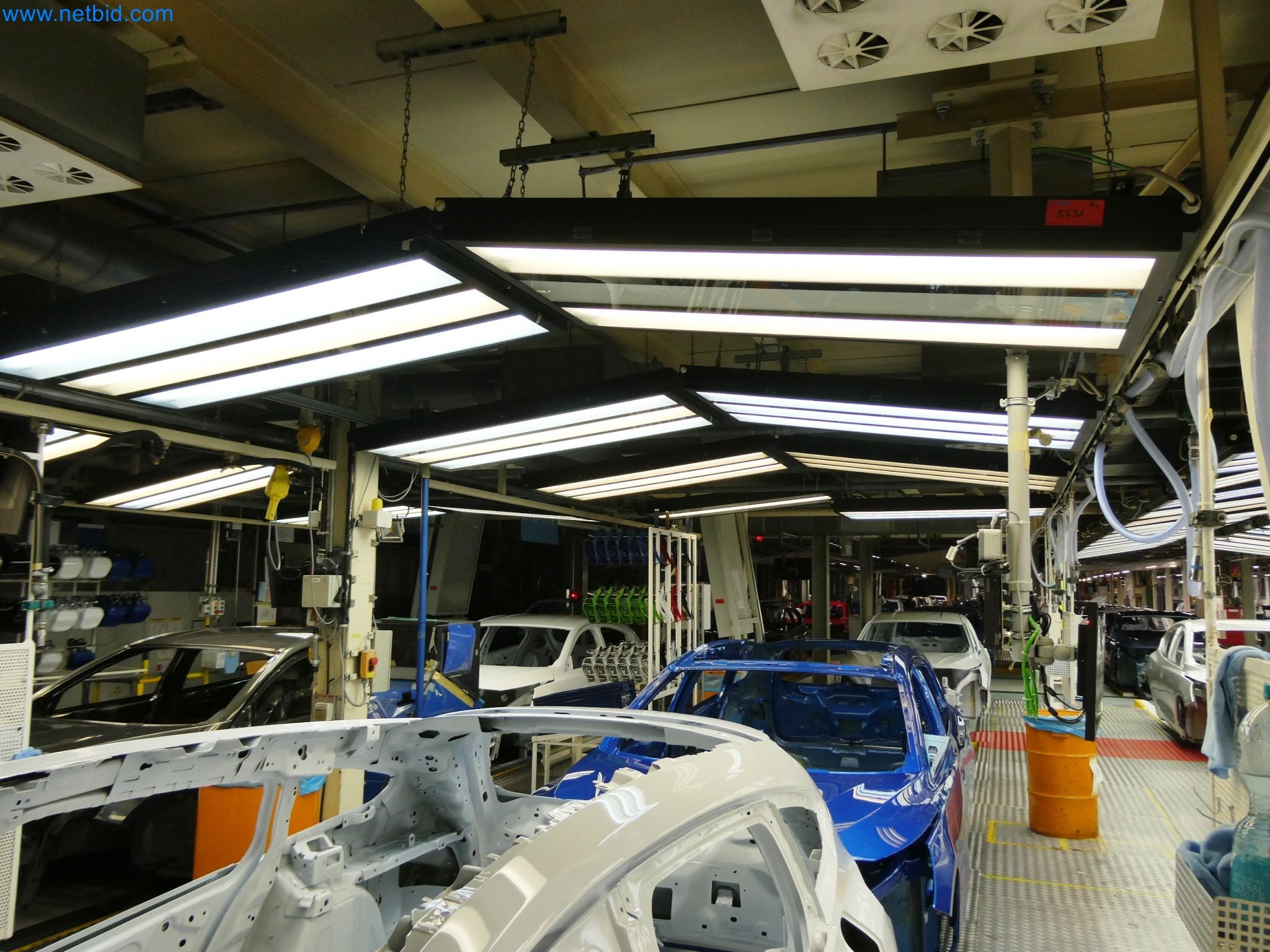 Roboti, varilna oprema in pripomočki za montažo iz avtomobilske industrije-7