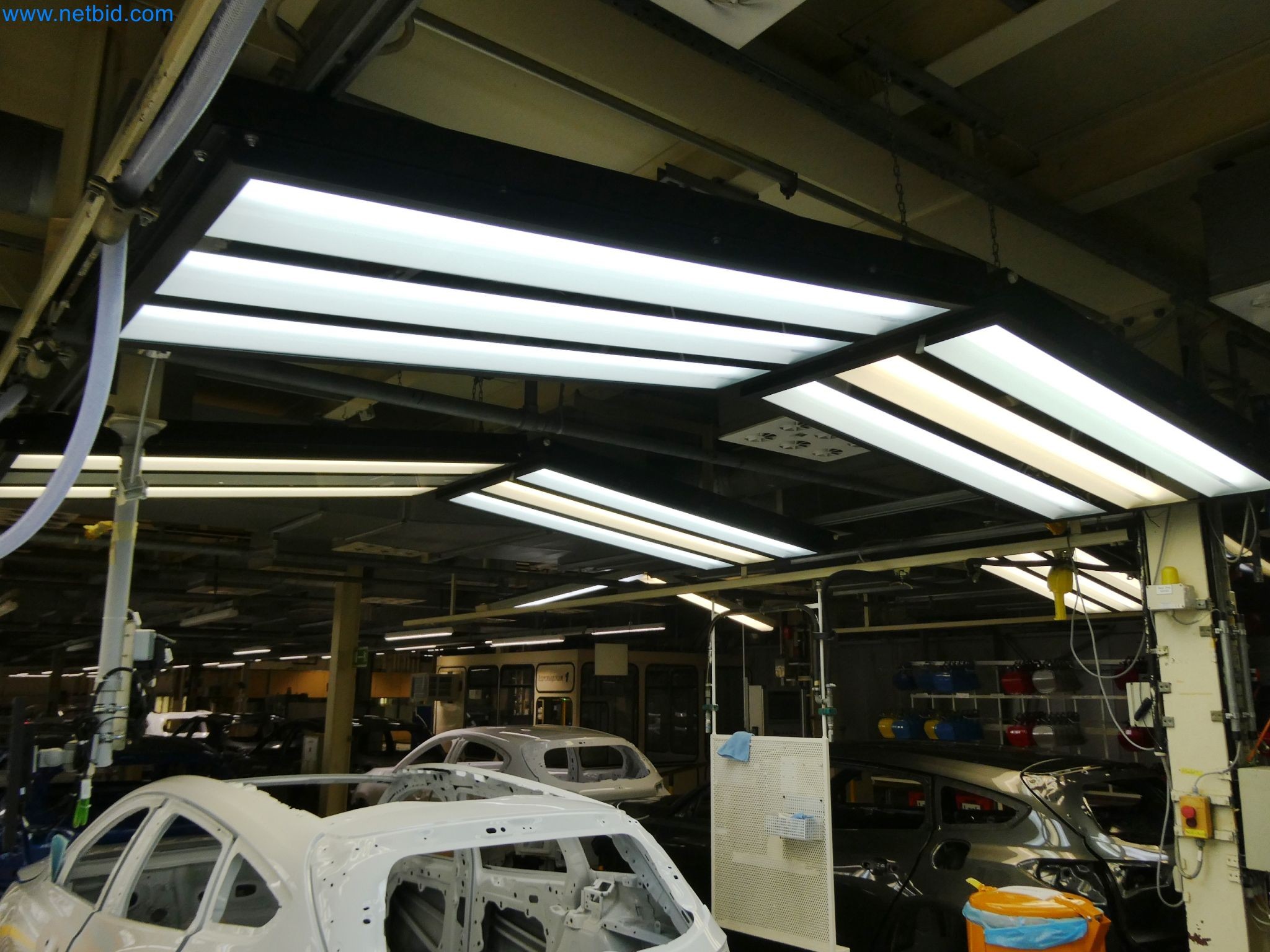 Roboti, varilna oprema in pripomočki za montažo iz avtomobilske industrije-9