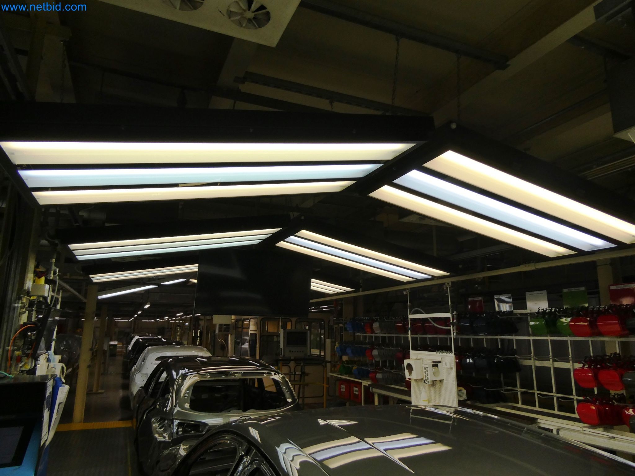 Roboti, varilna oprema in pripomočki za montažo iz avtomobilske industrije-10