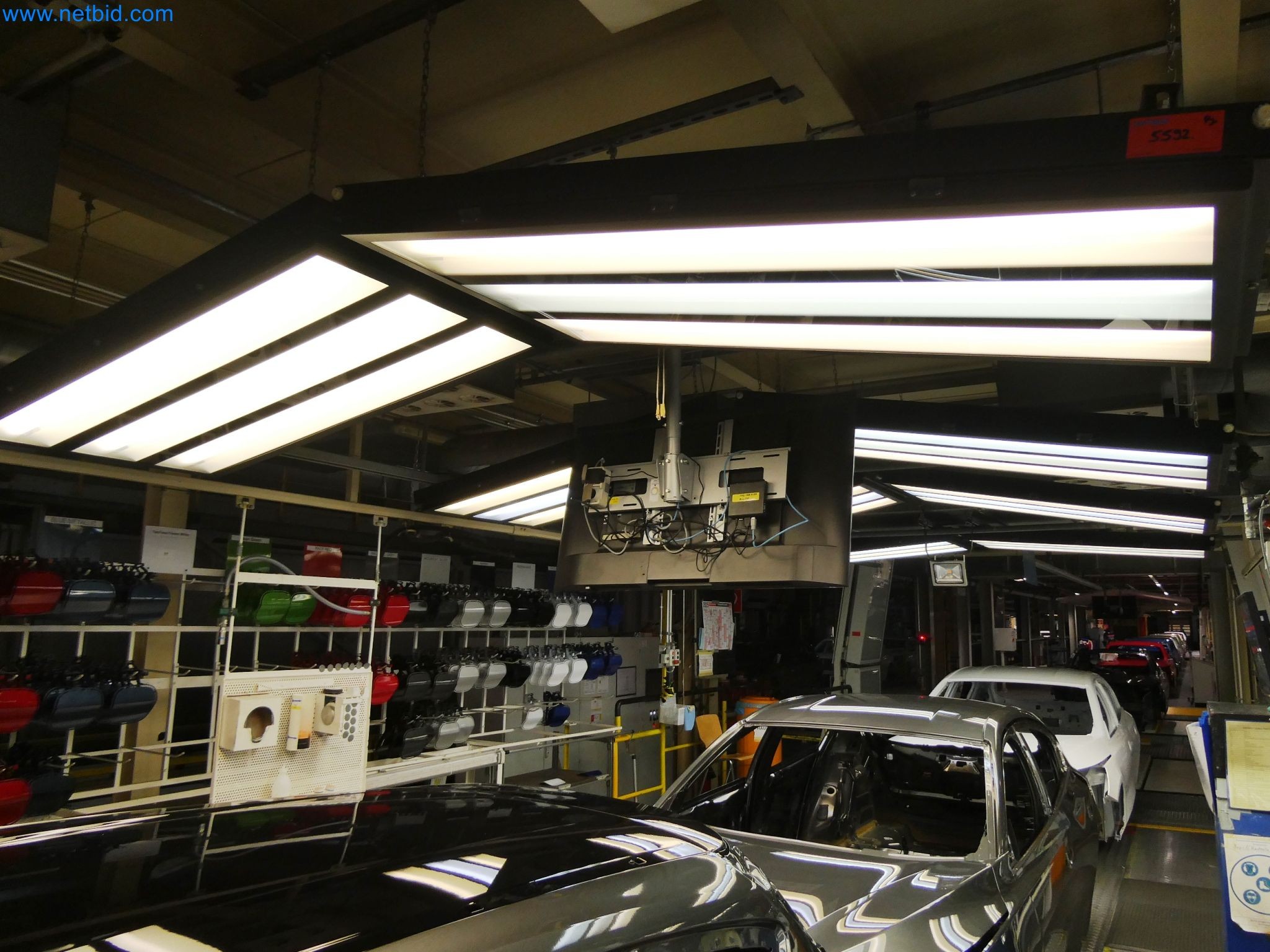 Roboti, varilna oprema in pripomočki za montažo iz avtomobilske industrije-2