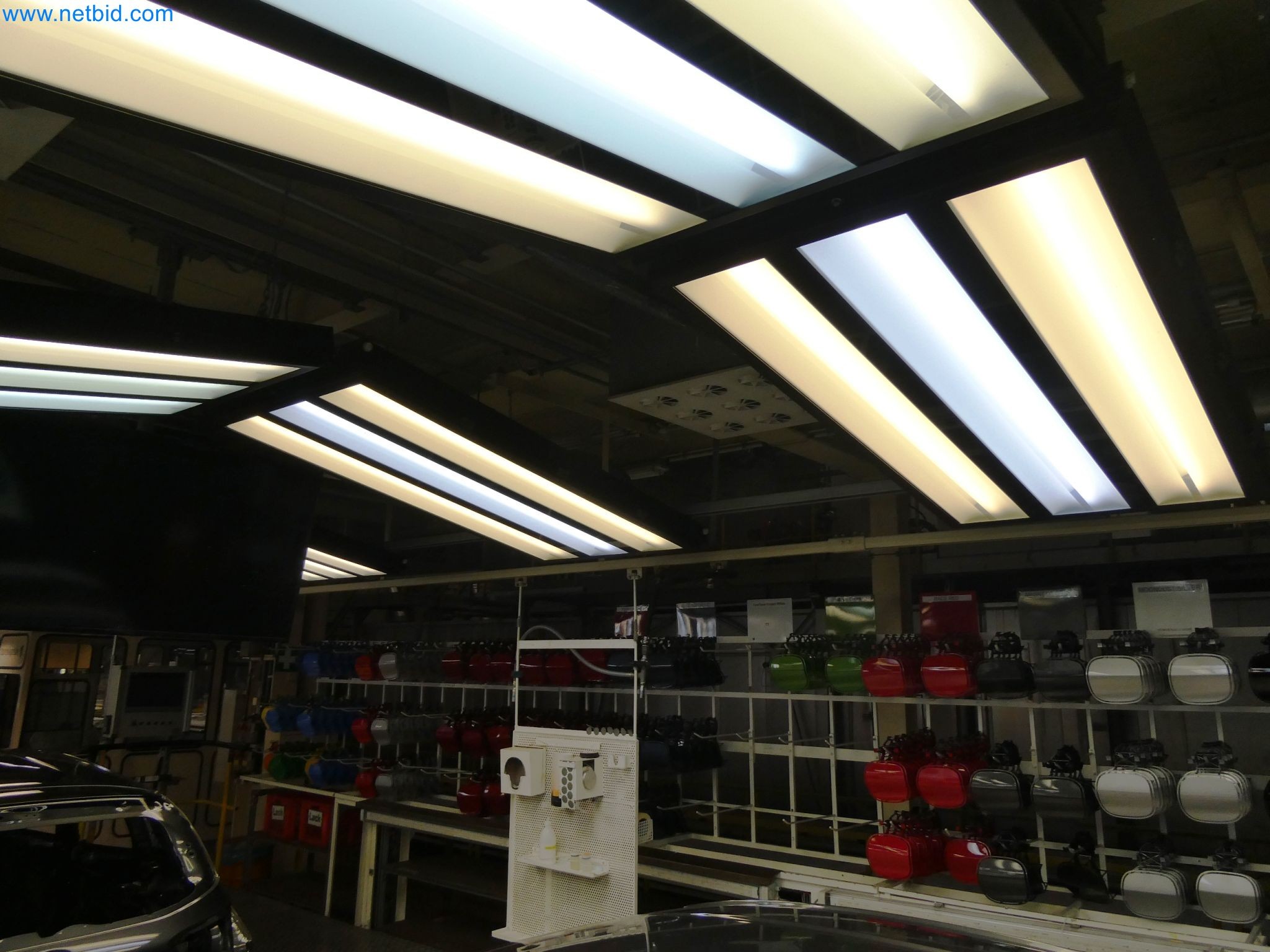 Roboti, varilna oprema in pripomočki za montažo iz avtomobilske industrije-6