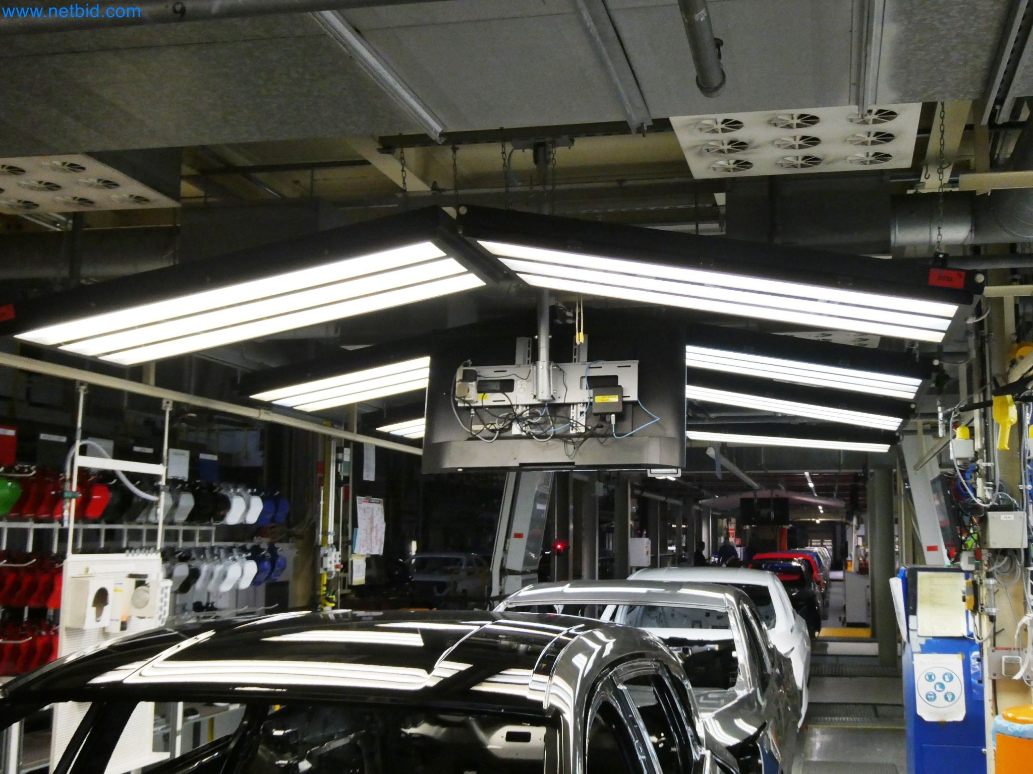 Roboti, varilna oprema in pripomočki za montažo iz avtomobilske industrije-8