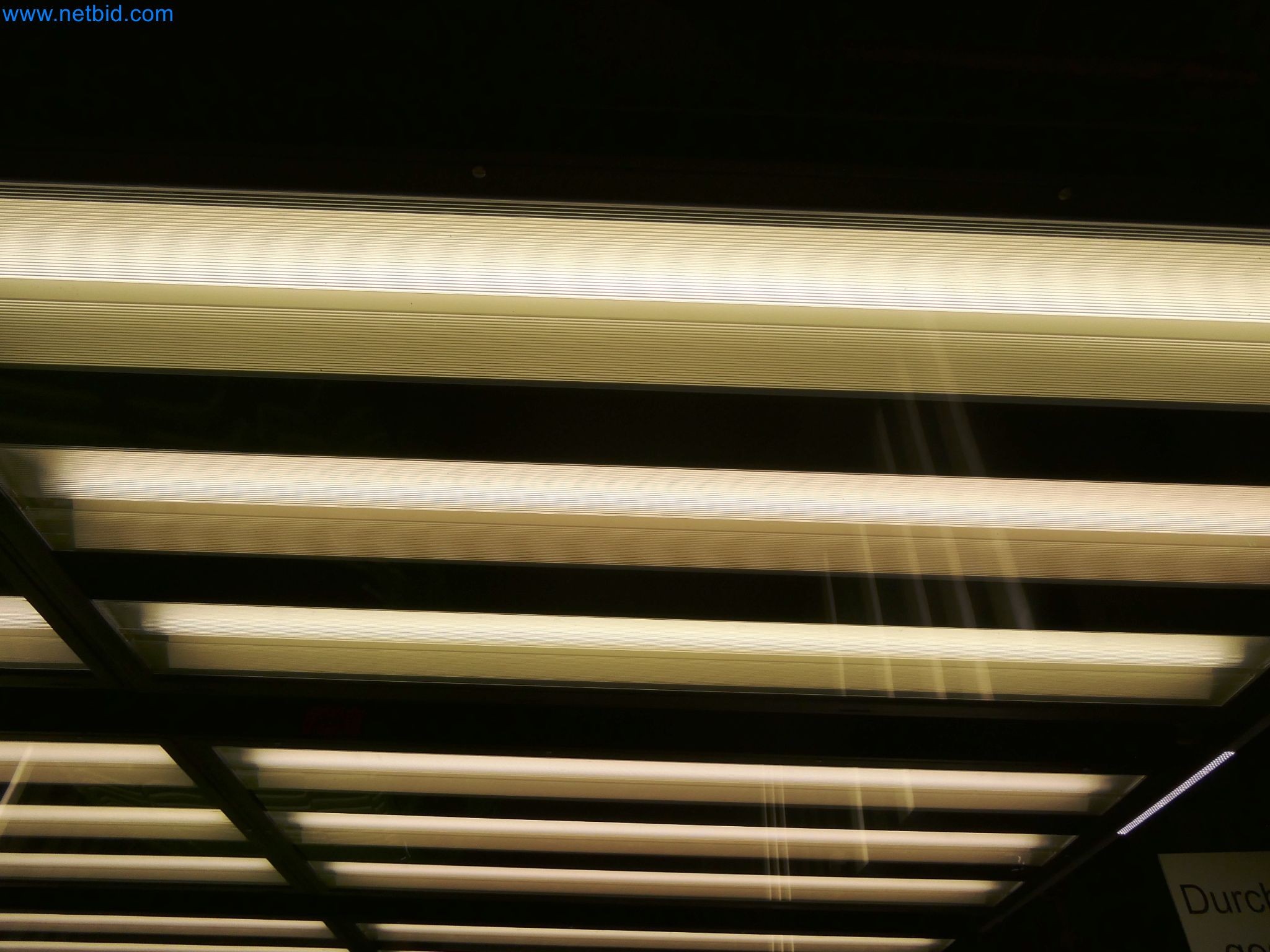 Roboti, varilna oprema in pripomočki za montažo iz avtomobilske industrije-11