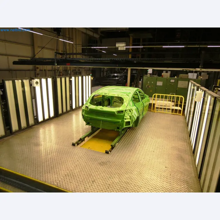 Roboty, sprzęt spawalniczy i akcesoria montażowe z branży motoryzacyjnej-1