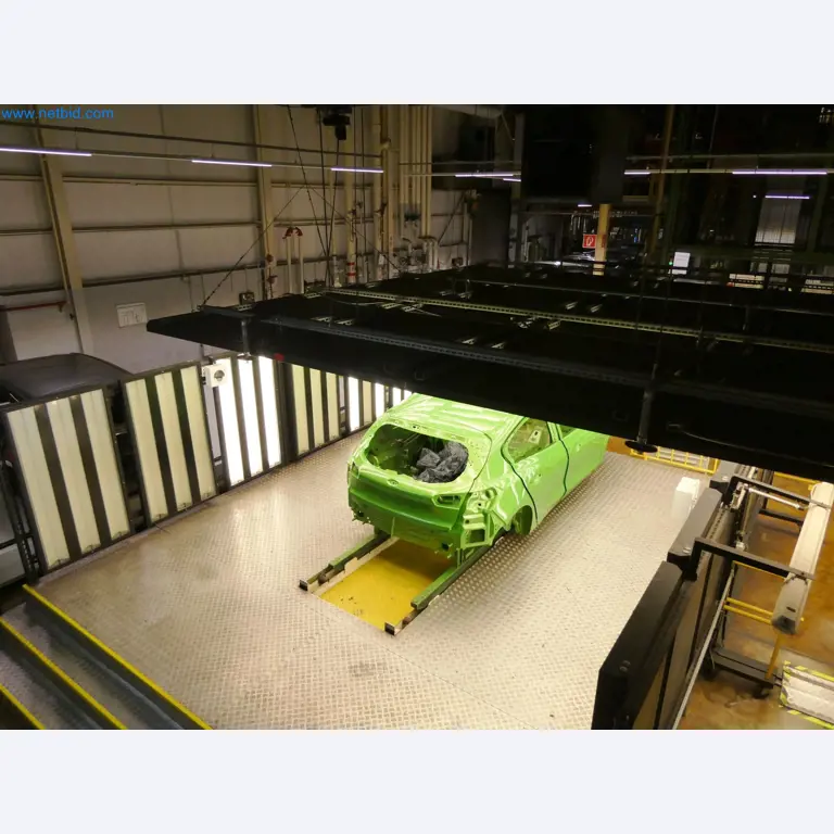 Roboty, sprzęt spawalniczy i akcesoria montażowe z branży motoryzacyjnej-4