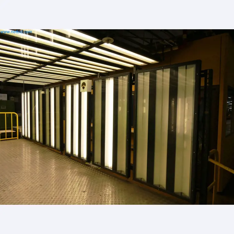 Roboty, sprzęt spawalniczy i akcesoria montażowe z branży motoryzacyjnej-6