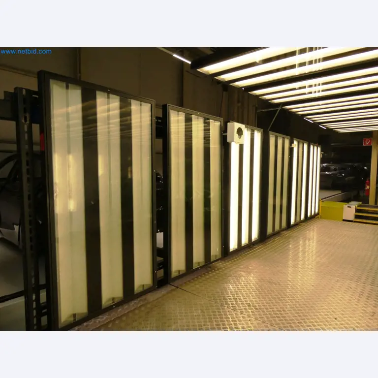 Roboty, sprzęt spawalniczy i akcesoria montażowe z branży motoryzacyjnej-8