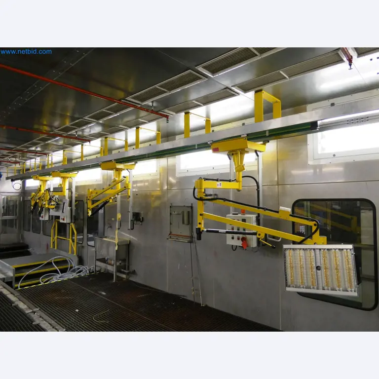 Roboty, sprzęt spawalniczy i akcesoria montażowe z branży motoryzacyjnej-2